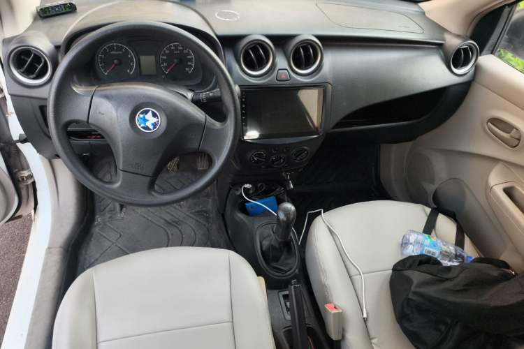Used Venucia R30 2014 1.2L Manual Enjoyment Edition Center Console