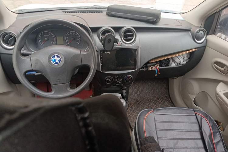Used Venucia R30 2014 1.2L Manual Enjoyment Edition Center Console