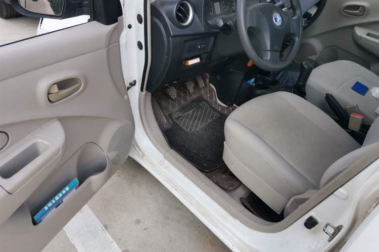 Used Venucia R30 2014 1.2L Manual Comfort Edition Driver Seat