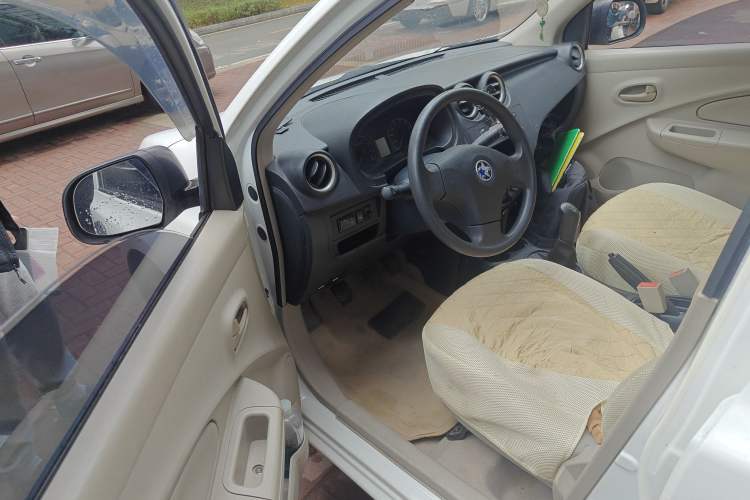 Used Venucia R30 2014 1.2L Manual Enjoyment Edition Driver Seat