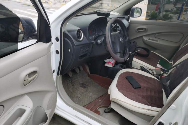 Used Venucia R30 2014 1.2L Manual Enjoyment Edition Driver Seat