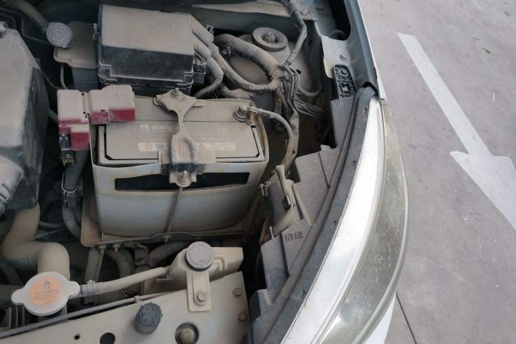 Used Venucia R30 2014 1.2L Manual Comfort Edition Engine Bay Left