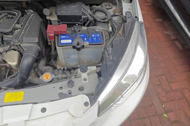 Used Venucia R30 2014 1.2L Manual Enjoyment Edition Engine Bay Left