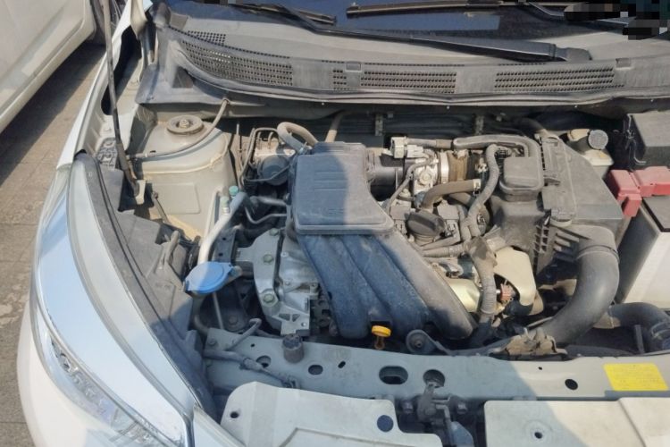 Used Venucia R30 2014 1.2L Manual Luxury Edition Engine Bay Right