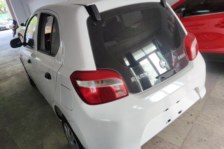 Used Venucia R30 2014 1.2L Manual Enjoyment Edition Exterior 2