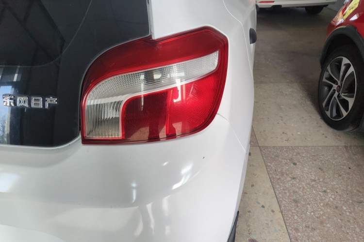 Used Venucia R30 2014 1.2L Manual Enjoyment Edition Exterior 3