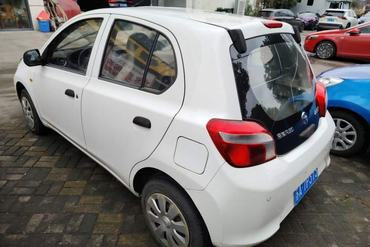 Used Venucia R30 2014 1.2L Manual Enjoyment Edition Exterior 3