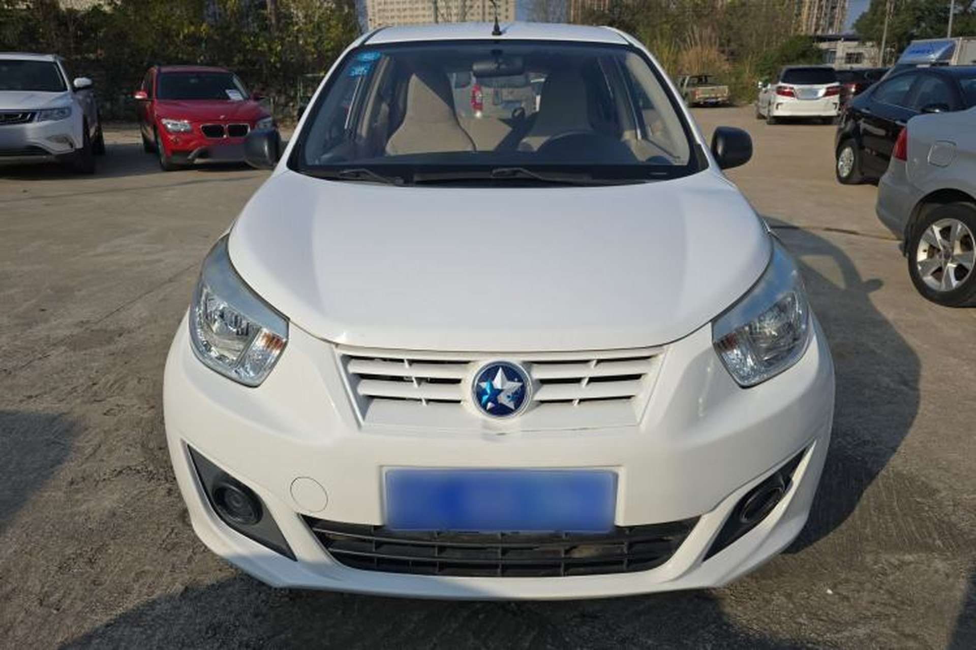 Used Venucia R30 2014 1.2L Manual Enjoyment Edition Front