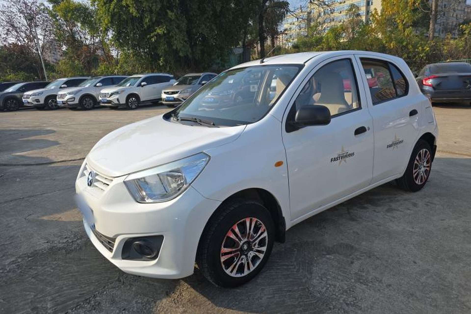 Used Venucia R30 2014 1.2L Manual Enjoyment Edition Front Left 45 Deg