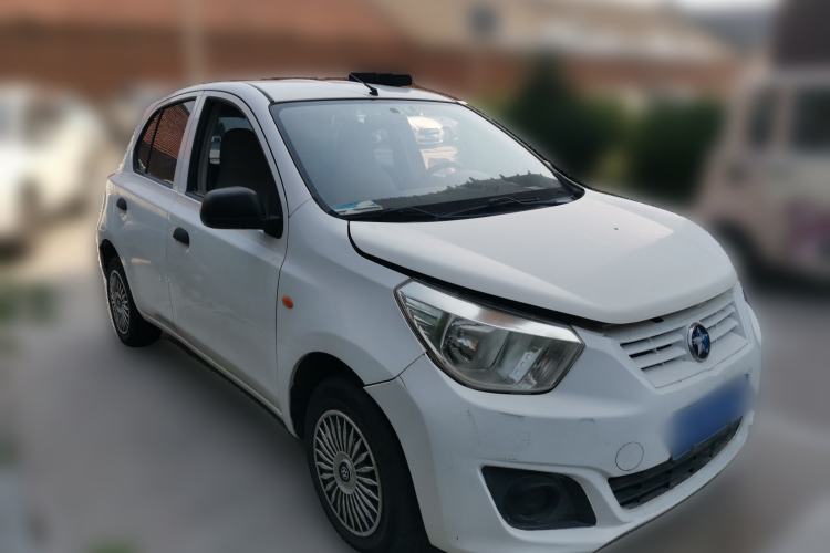 Used Venucia R30 2014 1.2L Manual Comfort Edition Front Right 45 Deg