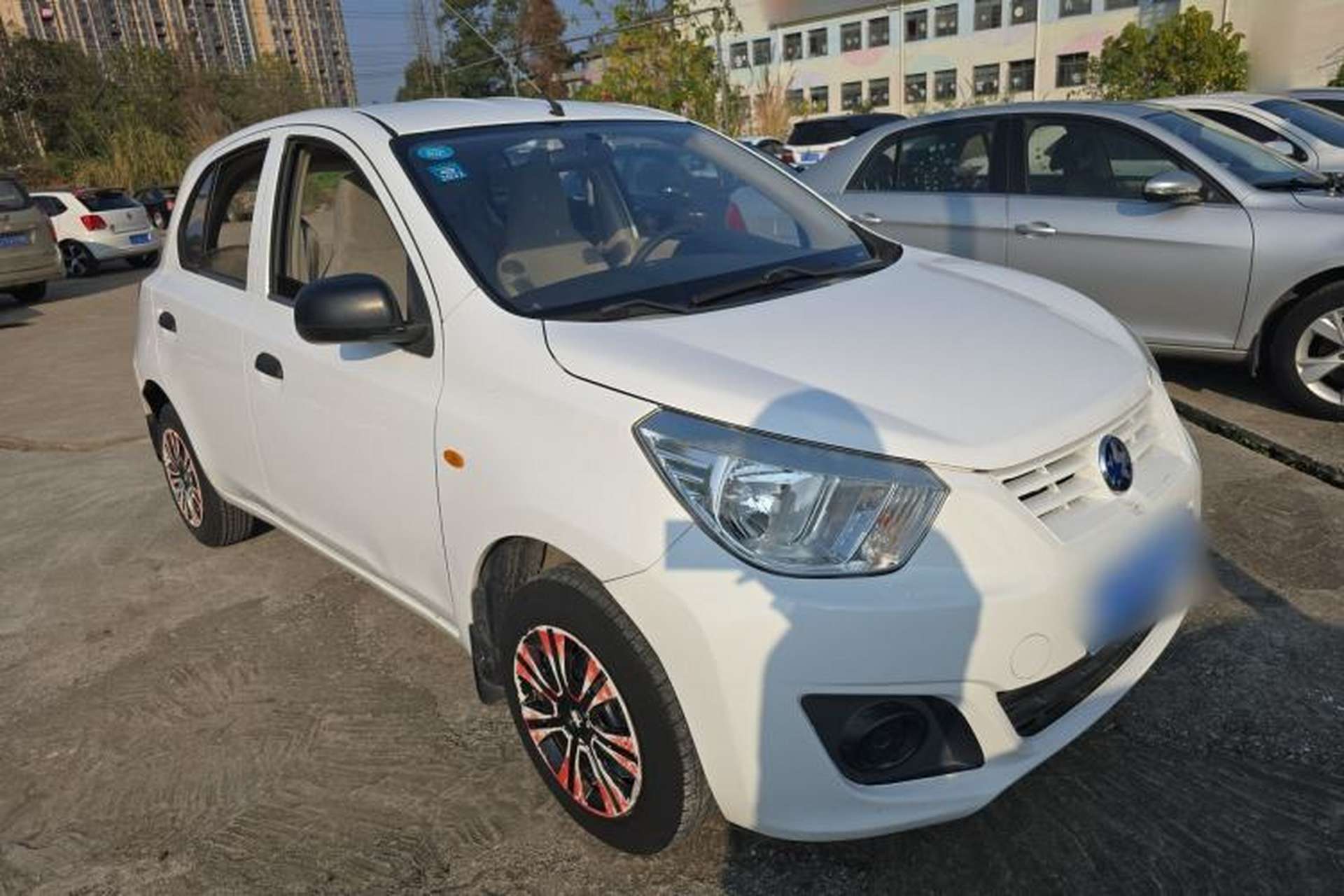 Used Venucia R30 2014 1.2L Manual Enjoyment Edition Front Right 45 Deg