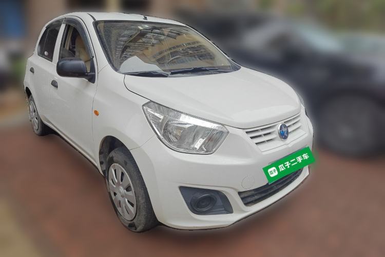 Used Venucia R30 2014 1.2L Manual Enjoyment Edition Front Right 45 Deg