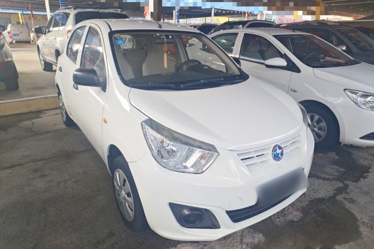 Used Venucia R30 2014 1.2L Manual Enjoyment Edition Front Right 45 Deg