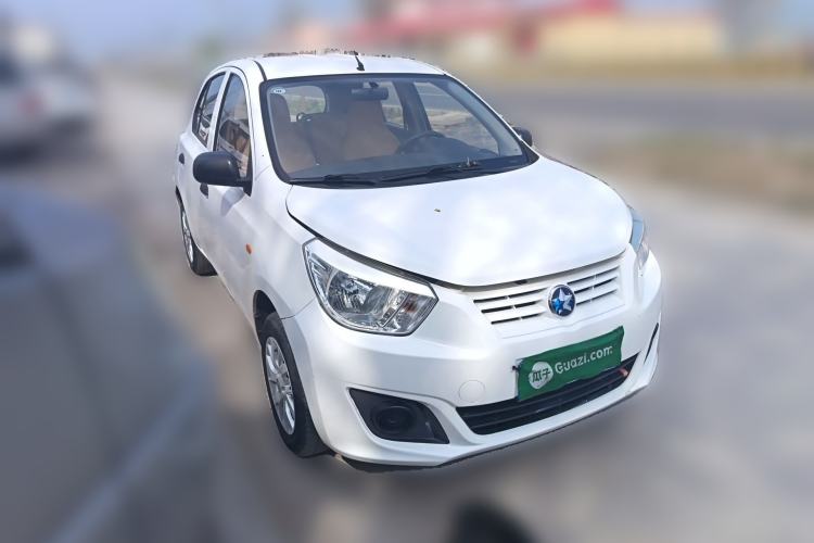 Used Venucia R30 2014 1.2L Manual Enjoyment Edition Front Right 45 Deg
