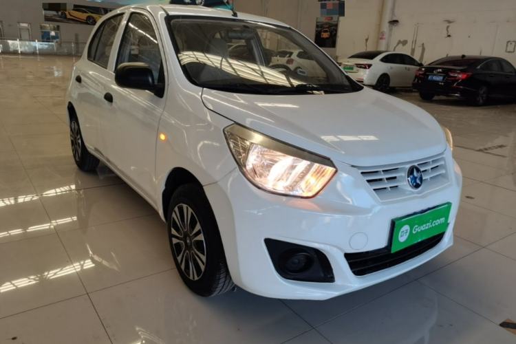 Used Venucia R30 2014 1.2L Manual Enjoyment Edition Front Right 45 Deg