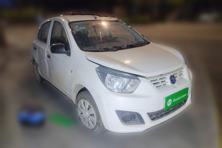 Used Venucia R30 2014 1.2L Manual Easy-Enjoy Version Front Right 45 Deg