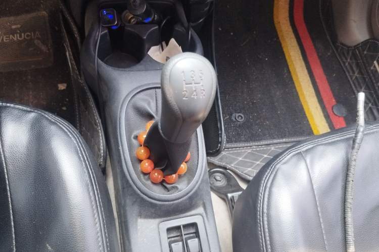 Used Venucia R30 2014 1.2L Manual Luxury Edition Gear Lever
