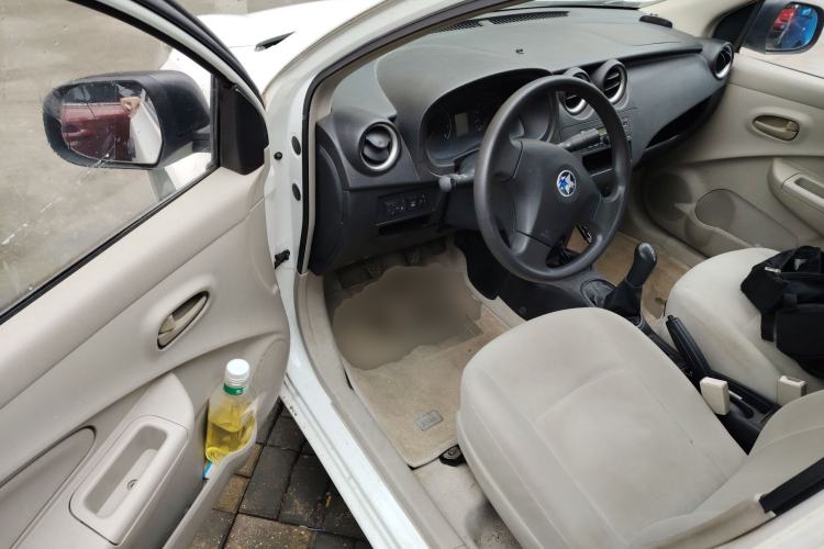 Used Venucia R30 2014 1.2L Manual Enjoyment Edition Interior 3