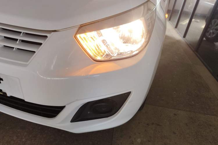 Used Venucia R30 2014 1.2L Manual Enjoyment Edition Left Front Headlight