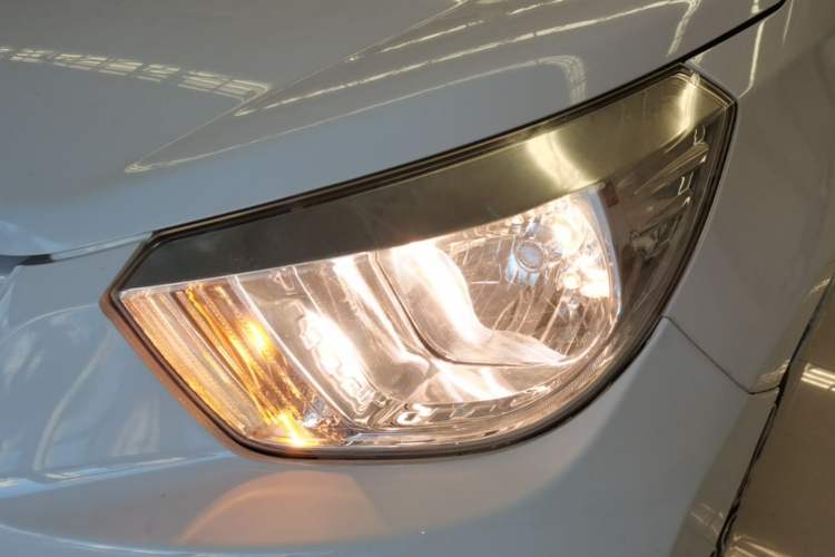 Used Venucia R30 2014 1.2L Manual Enjoyment Edition Left Front Headlight
