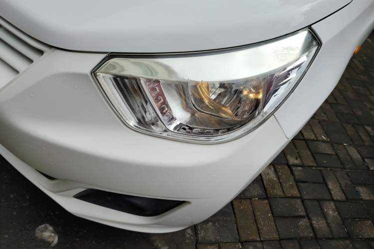 Used Venucia R30 2014 1.2L Manual Enjoyment Edition Left Front Headlight