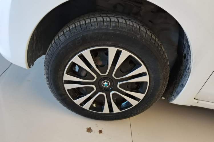 Used Venucia R30 2014 1.2L Manual Enjoyment Edition Left Front Wheel Hub