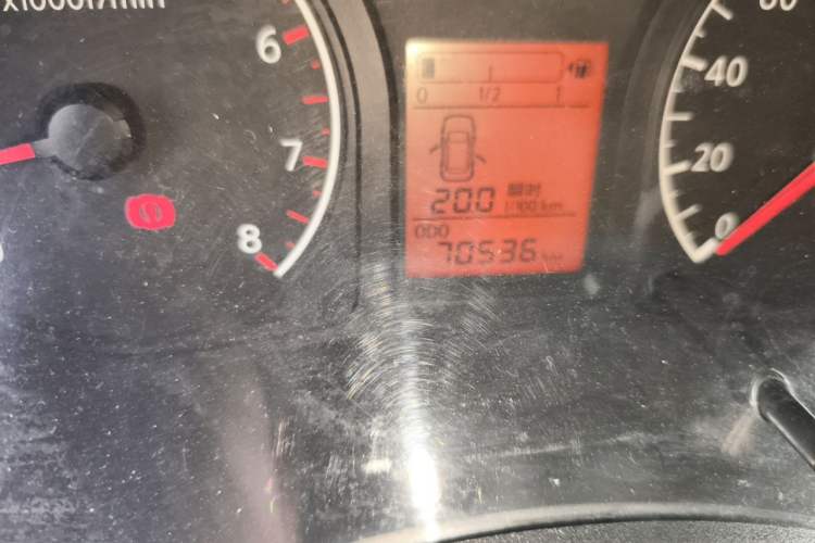 Used Venucia R30 2014 1.2L Manual Enjoyment Edition Odometer Close Up