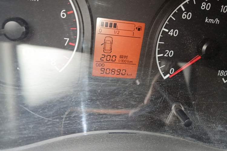 Used Venucia R30 2014 1.2L Manual Enjoyment Edition Odometer Close Up