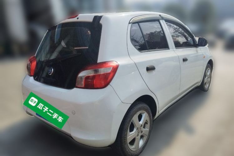 Used Venucia R30 2014 1.2L Manual Luxury Edition Rear Right 45 Deg