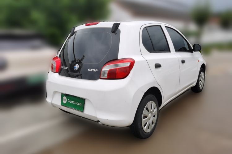 Used Venucia R30 2014 1.2L Manual Enjoyment Edition Rear Right 45 Deg