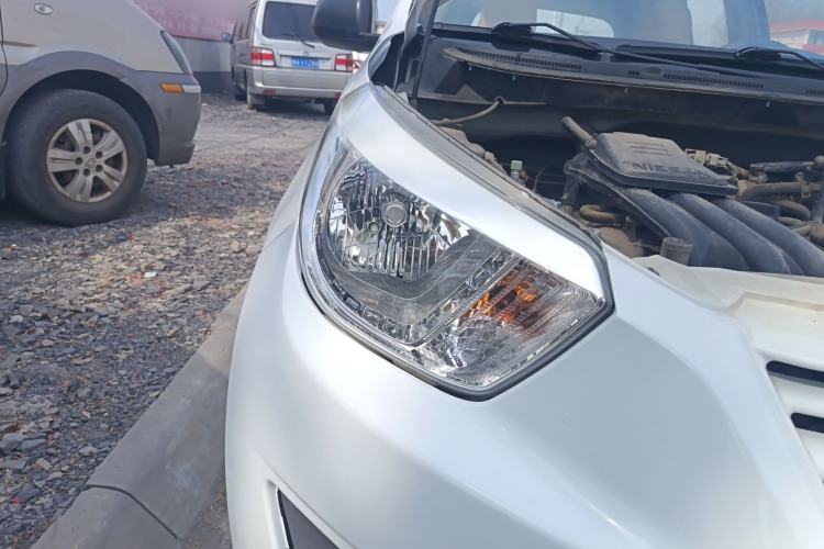 Used Venucia R30 2014 1.2L Manual Enjoyment Edition Right Front Headlight
