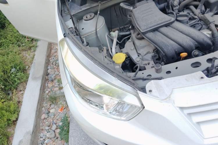 Used Venucia R30 2014 1.2L Manual Comfort Edition Right Front Headlight