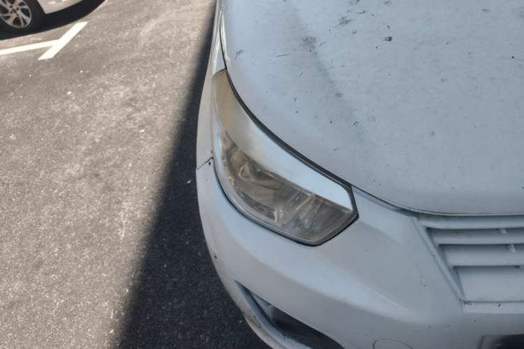 Used Venucia R30 2014 1.2L Manual Comfort Edition Right Front Headlight