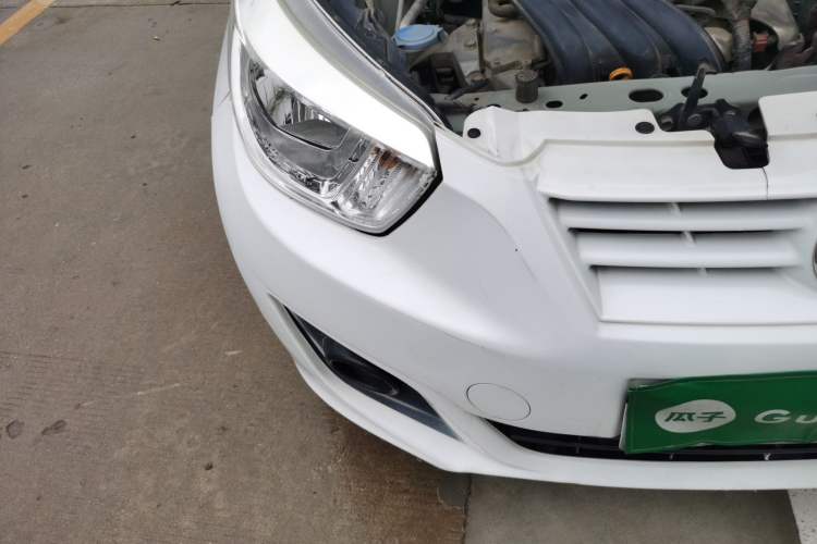 Used Venucia R30 2014 1.2L Manual Enjoyment Edition Right Front Headlight