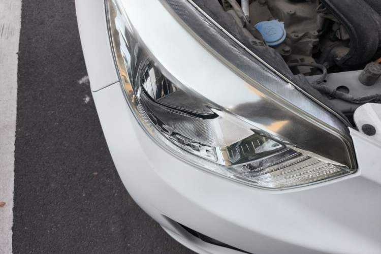 Used Venucia R30 2014 1.2L Manual Enjoyment Edition Right Front Headlight