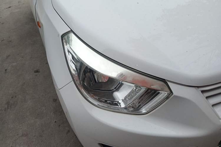 Used Venucia R30 2014 1.2L Manual Enjoyment Edition Right Front Headlight