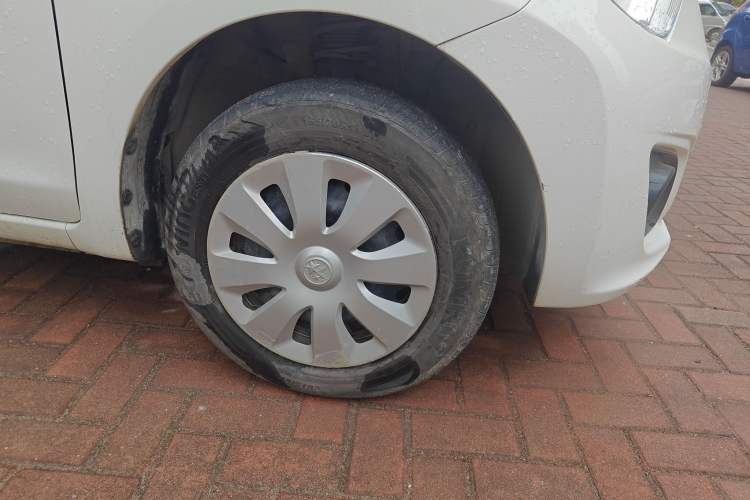 Used Venucia R30 2014 1.2L Manual Enjoyment Edition Right Front Wheel Hub