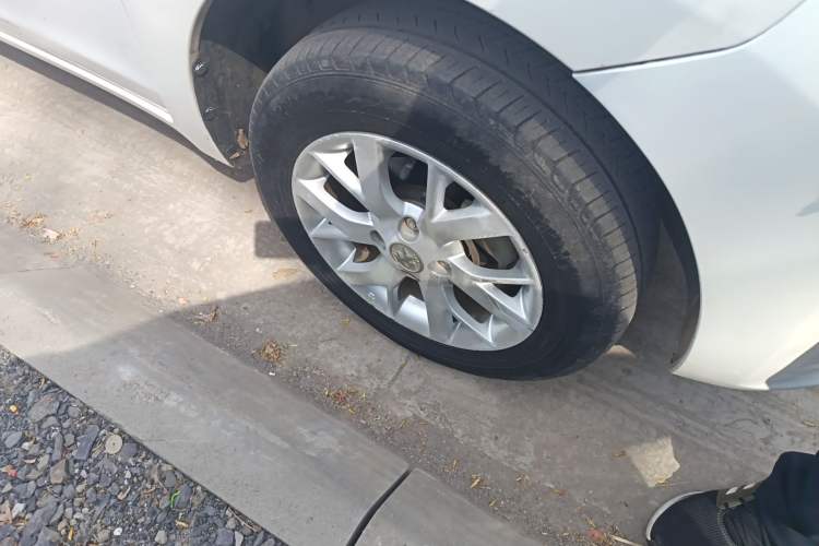 Used Venucia R30 2014 1.2L Manual Enjoyment Edition Right Front Wheel Hub