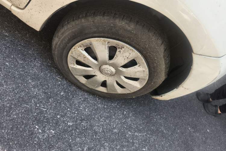 Used Venucia R30 2014 1.2L Manual Comfort Edition Right Front Wheel Hub