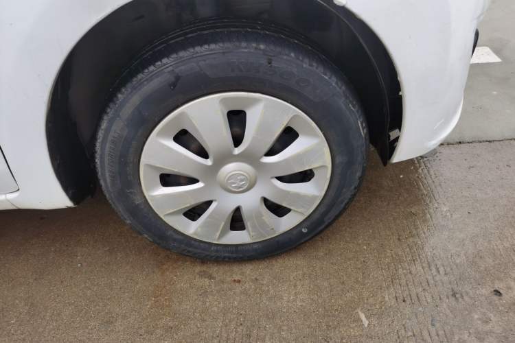 Used Venucia R30 2014 1.2L Manual Enjoyment Edition Right Front Wheel Hub