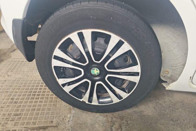 Used Venucia R30 2014 1.2L Manual Enjoyment Edition Right Rear Wheel Hub