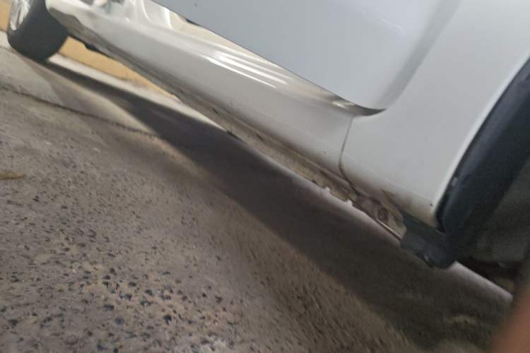Used Venucia R30 2014 1.2L Manual Enjoyment Edition Right Side Sill