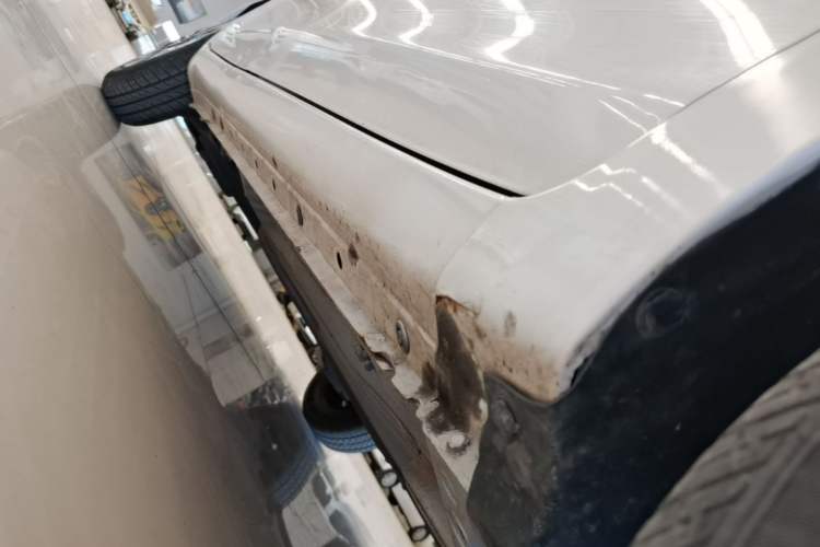 Used Venucia R30 2014 1.2L Manual Enjoyment Edition Right Side Sill