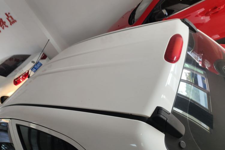 Used Venucia R30 2014 1.2L Manual Enjoyment Edition Roof