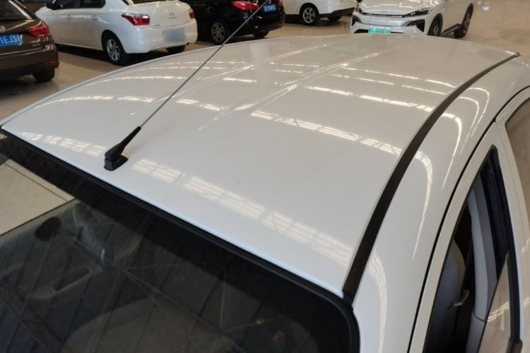 Used Venucia R30 2014 1.2L Manual Enjoyment Edition Roof