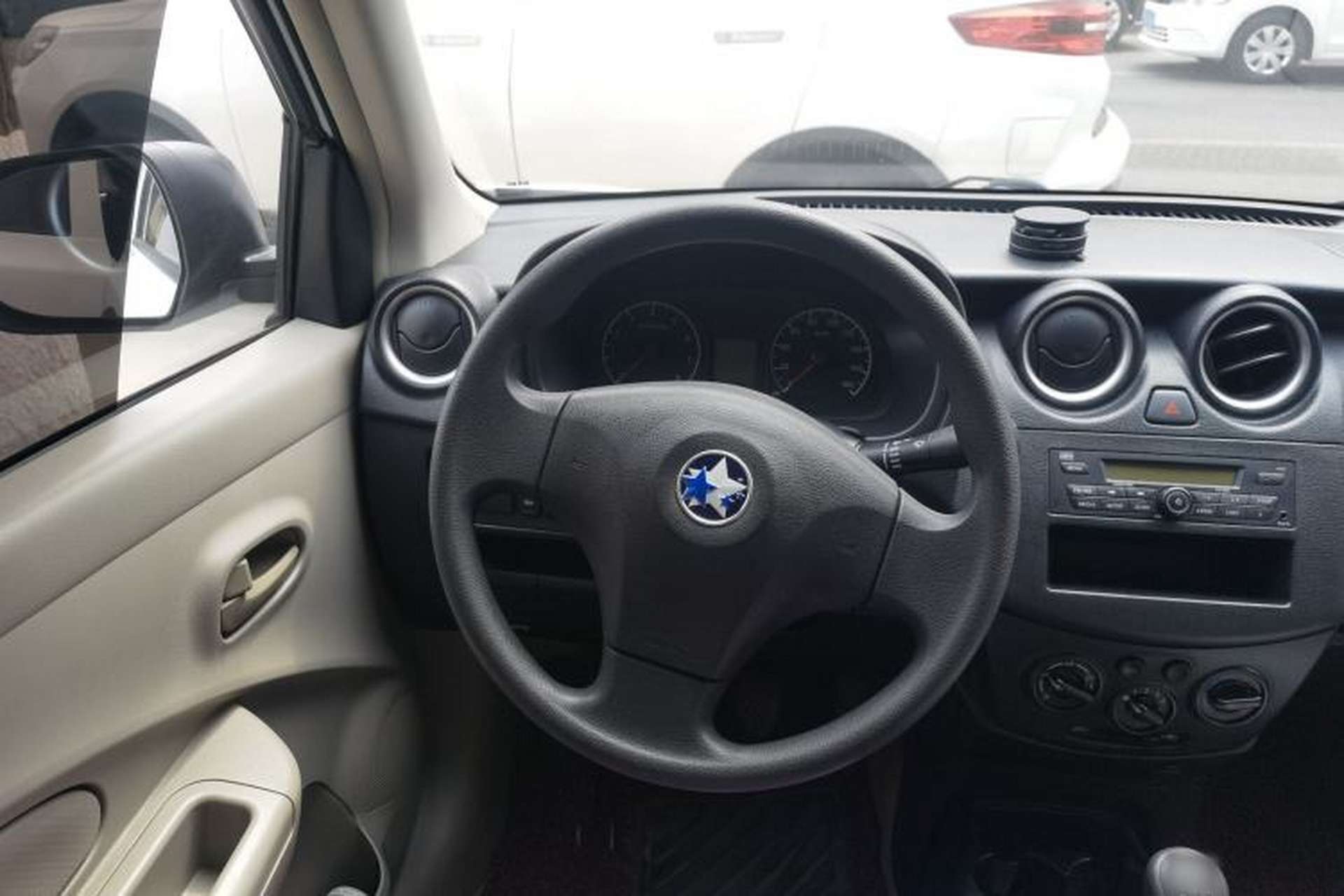 Used Venucia R30 2014 1.2L Manual Comfort Edition Steering Wheel
