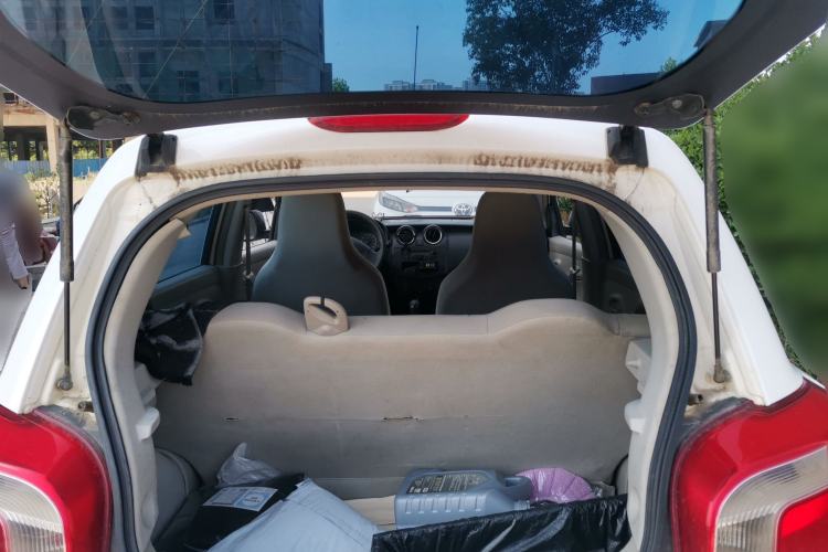 Used Venucia R30 2014 1.2L Manual Comfort Edition Trunk