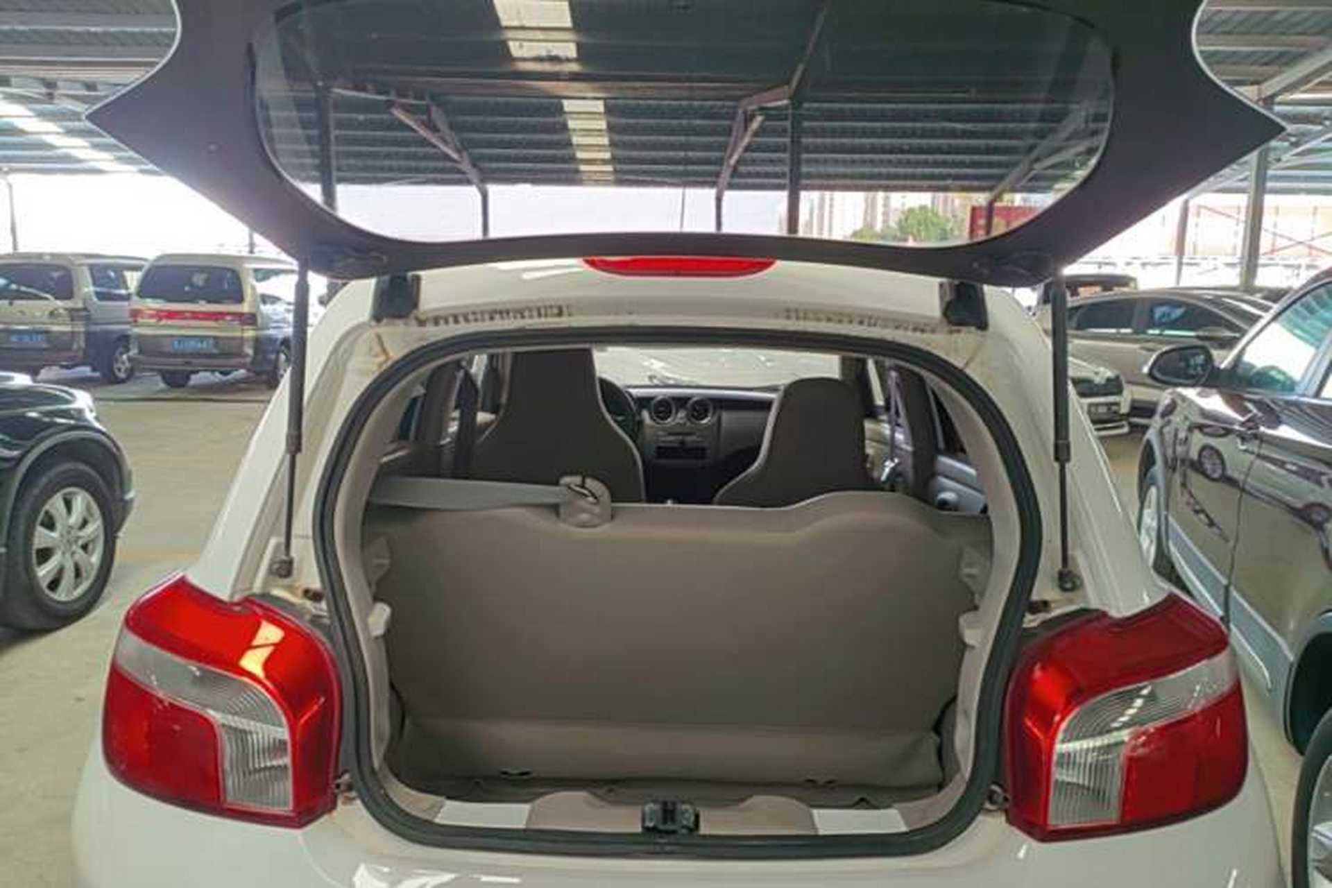 Used Venucia R30 2014 1.2L Manual Comfort Edition Trunk