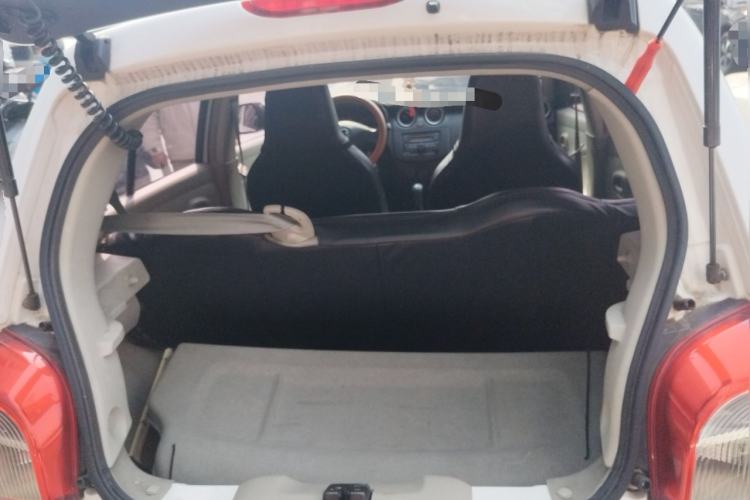 Used Venucia R30 2014 1.2L Manual Luxury Edition Trunk