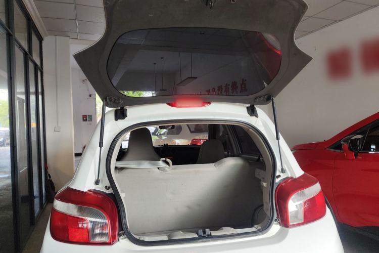 Used Venucia R30 2014 1.2L Manual Enjoyment Edition Trunk